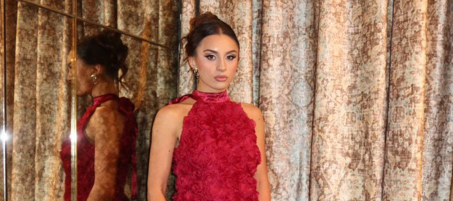 Rising actress and content creator Karissa Rose featured on Artenzza magazine cover, empowering independent artists worldwide