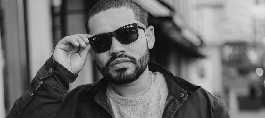 Independent singer-songwriter Vic James featured on Artenzza magazine cover for emotional cinematic music interview