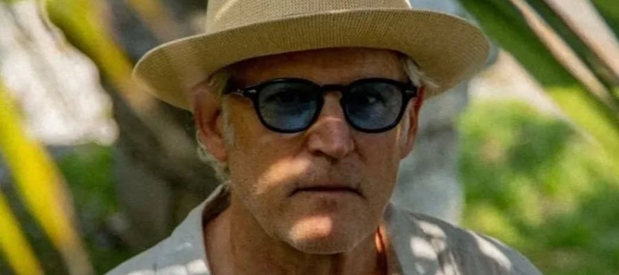 Independent American singer-songwriter living in Switzerland featured on music magazine cover interview