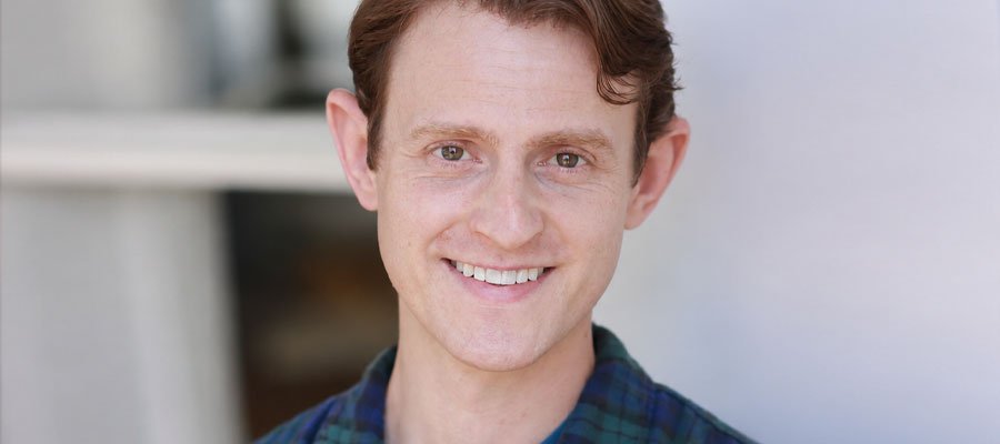 Aaron Stall actor interview magazine cover on Artenzza featuring Hollywood performer, comedian, improv artist and theater actor